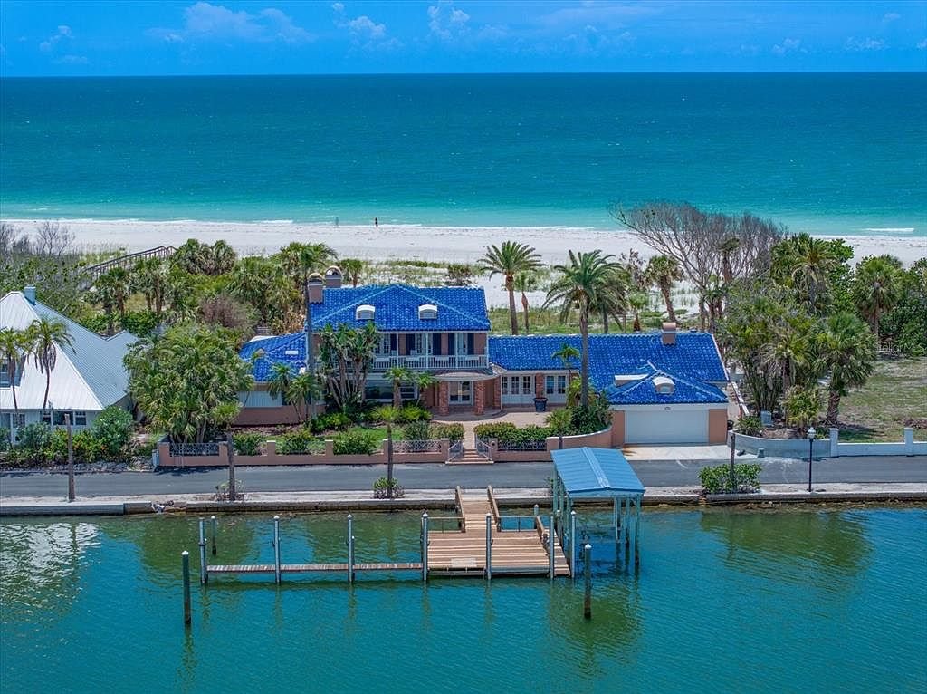 Gulf-to-bay estate with covered boat slip
