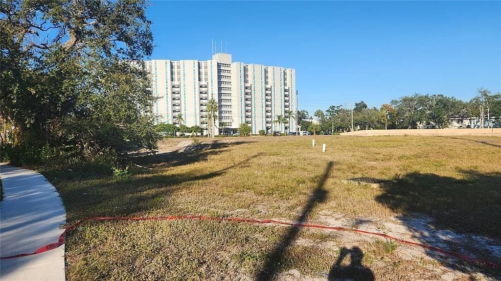Site for 32 townhomes or 48 apartments