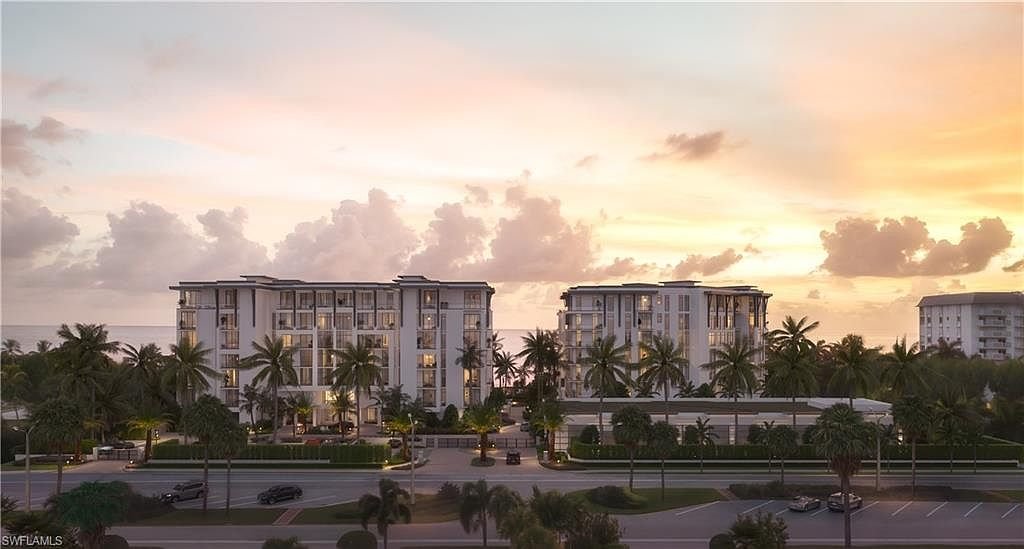 Beachfront penthouse with sunset terraces