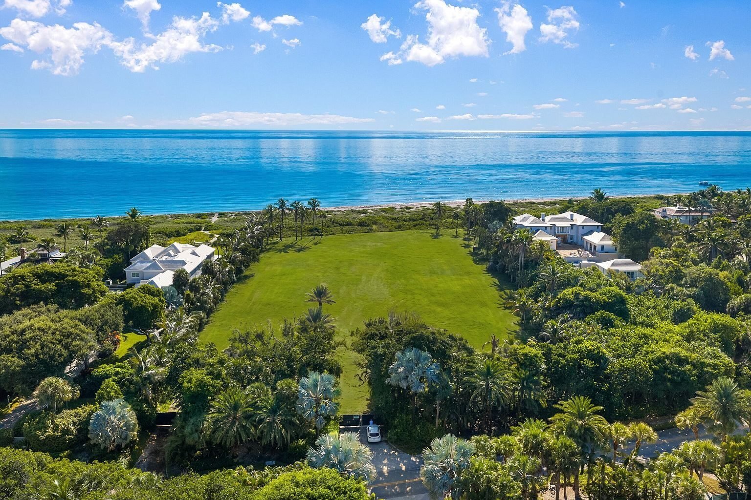 Oceanfront estate lot on a private island