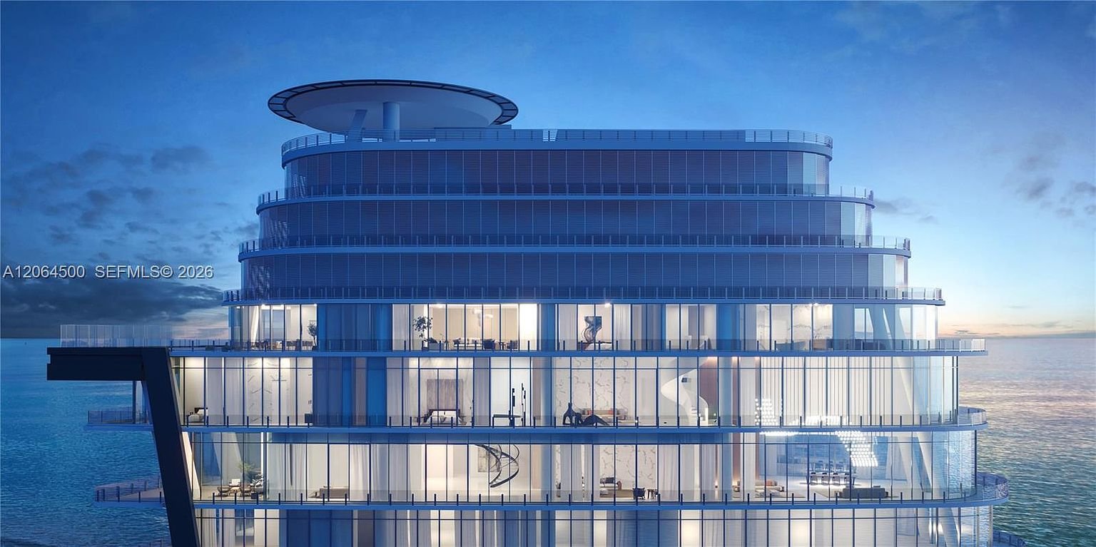 Triplex penthouse with a collector's car included