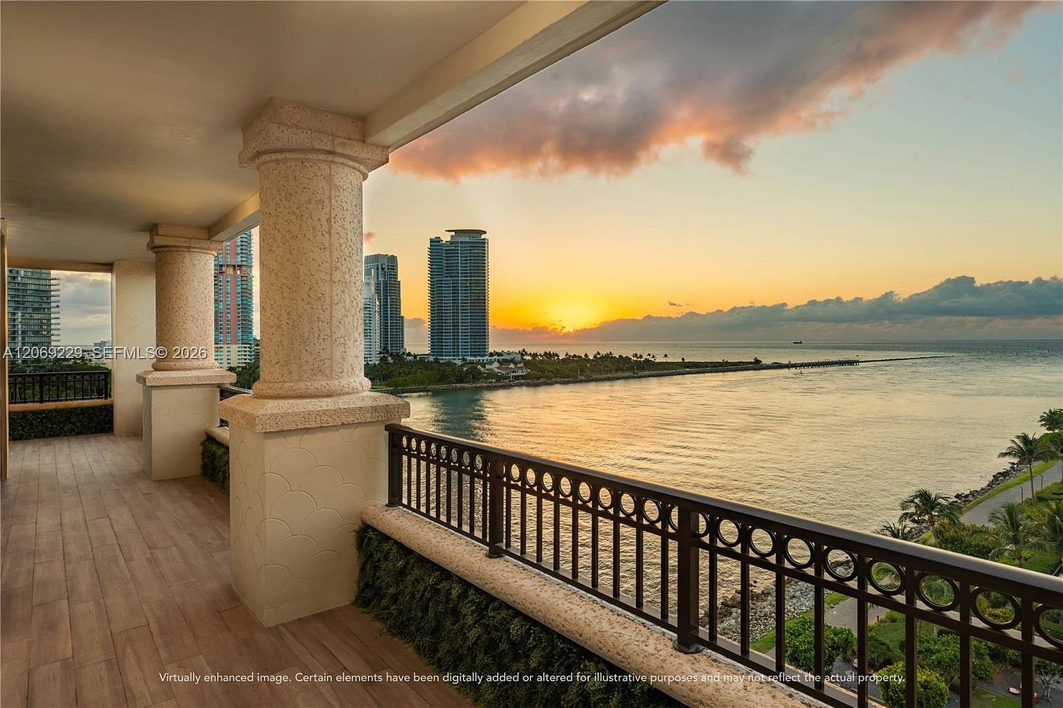 Penthouse with private rooftop pool