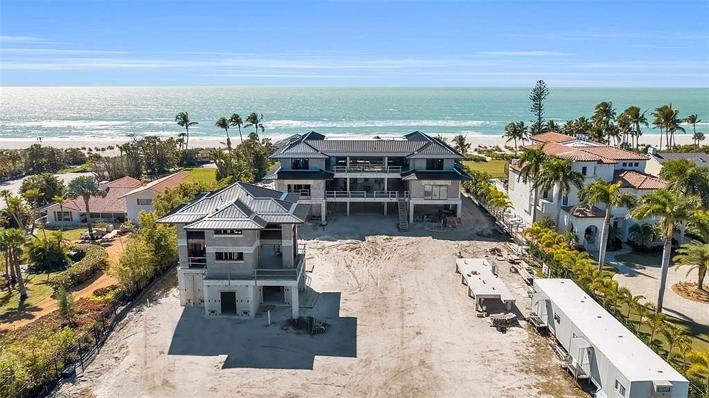 Gulf-front estate with wine cellar