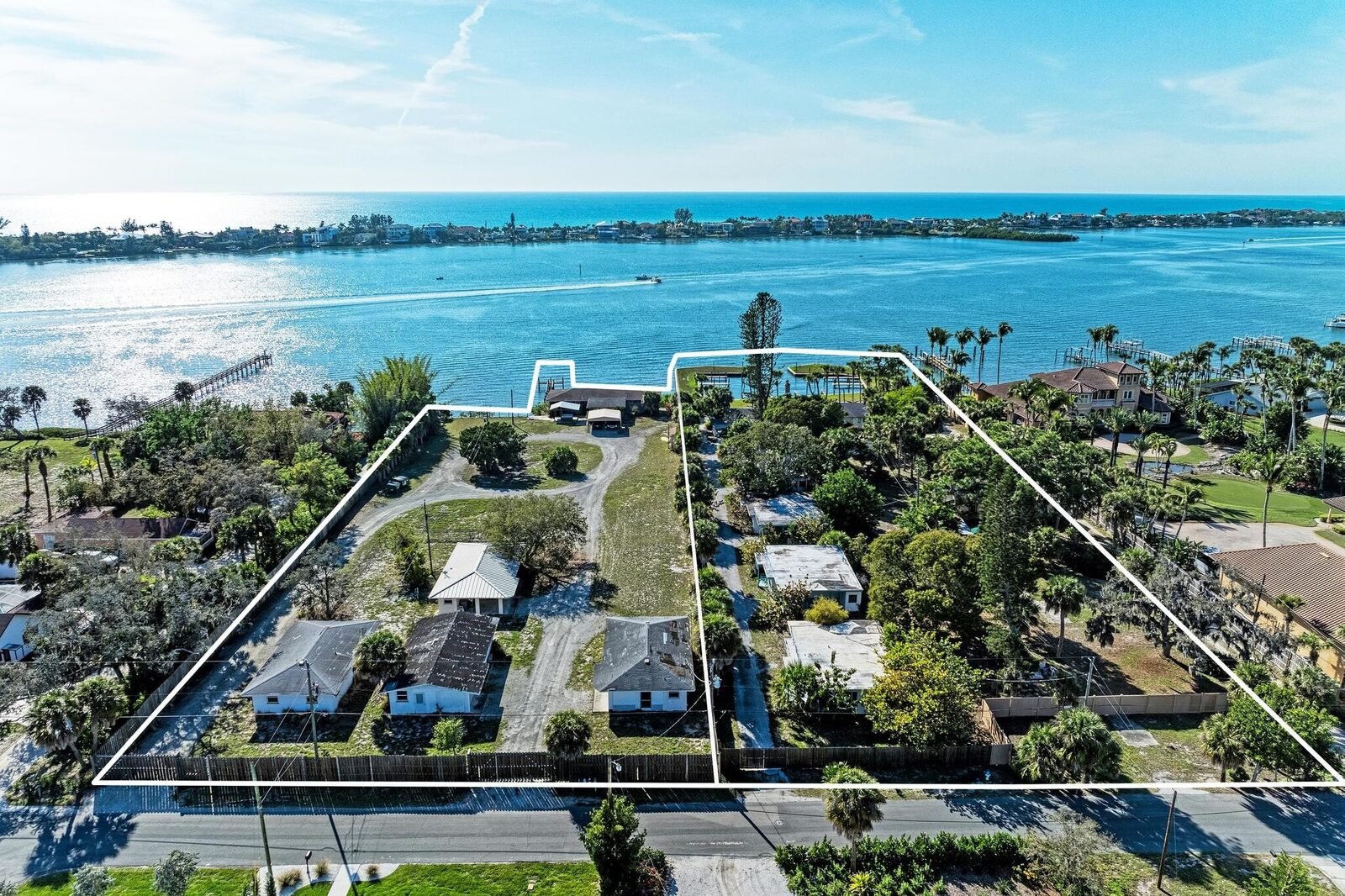 Bayfront residential site with a 17-slip marina