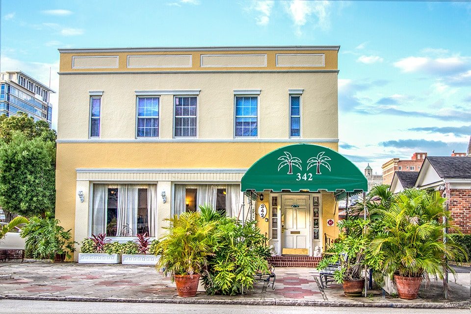 Boutique inn with 21 units