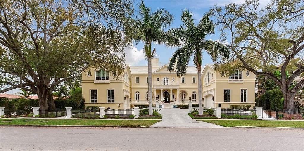 Bayfront estate with 15 bathrooms