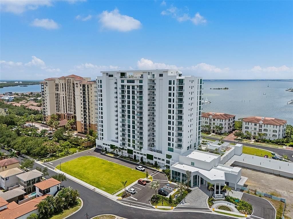 AQUA corner residence with bay views